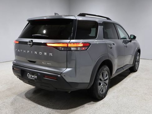 Used 2024 Nissan Pathfinder SV image 2