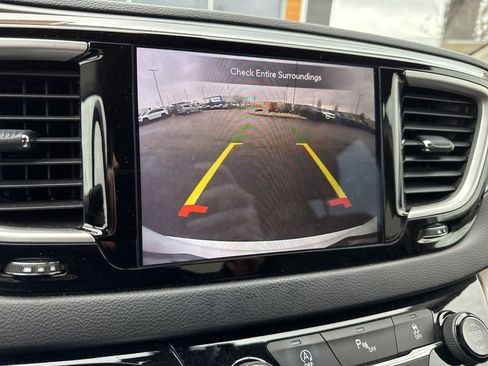 Certified 2020 Chrysler Pacifica Touring-L Plus image 8