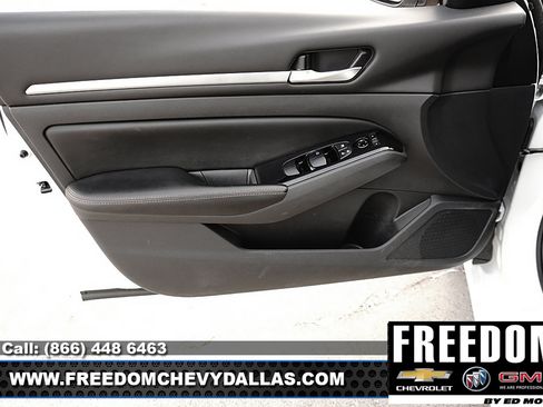 Used 2024 Nissan Altima 2.5 SR FWD image 37
