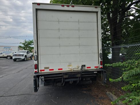 Used 2017 GMC Savana 4500 RWD image 19