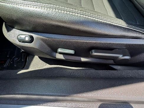 Used 2010 Ford Mustang GT RWD image 10
