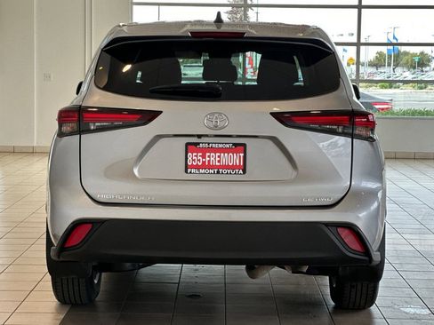 Certified 2024 Toyota Highlander LE AWD/4WD image 5