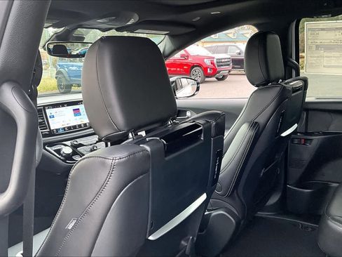 New 2026 Chrysler Pacifica Select image 12