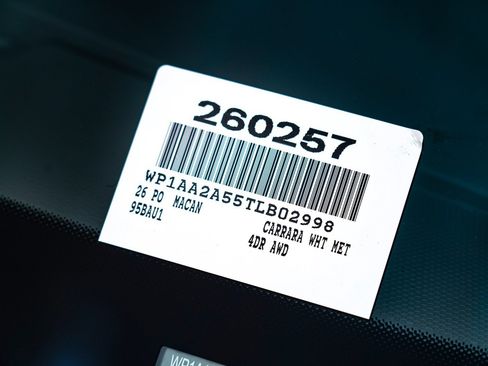 Certified 2026 Porsche Macan AWD/4WD image 28
