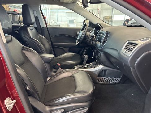 Used 2020 Jeep Compass Latitude w/ Cold Weather Group AWD/4WD image 17