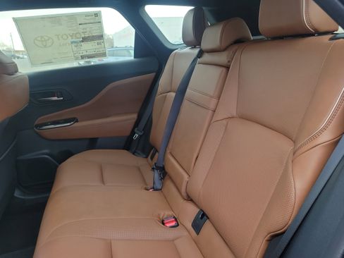 New 2026 Toyota Crown Signia Limited w/ Advanced Technology Package image 9