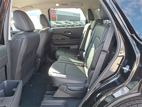 New 2025 Nissan Pathfinder SL w/ Black Appearance Package image 13