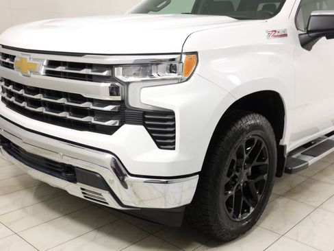Used 2022 Chevrolet Silverado 1500 LTZ w/ LTZ Convenience Package II AWD/4WD image 44