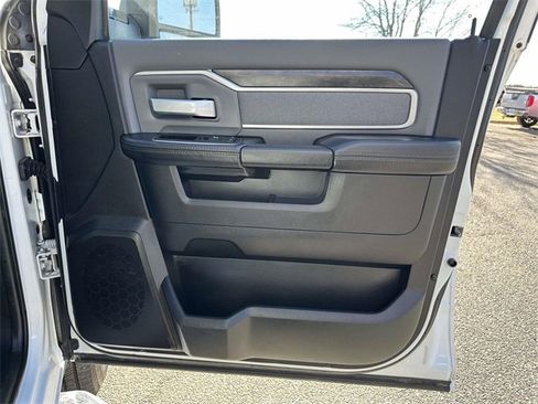 Used 2023 RAM 2500 Big Horn w/ Level 1 Equipment Group image 10