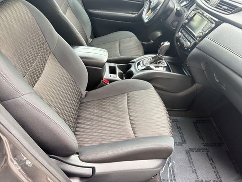 Used 2018 Nissan Rogue SV FWD image 22