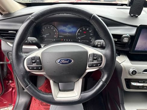 Used 2021 Ford Explorer XLT RWD image 9