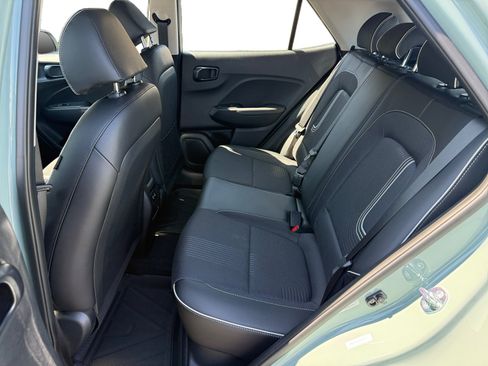 Certified 2025 Hyundai Venue Limited FWD image 16