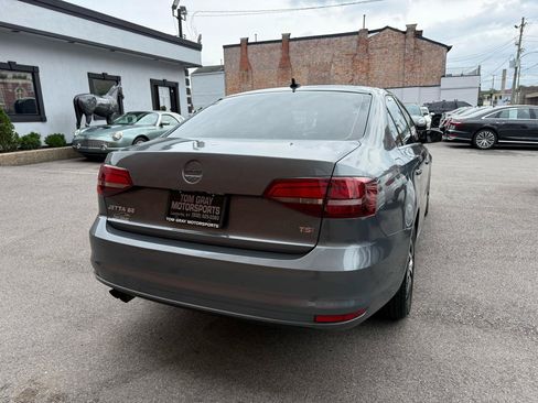 Used 2017 Volkswagen Jetta SE FWD image 3