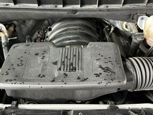 Used 2023 Chevrolet Suburban Premier image 31