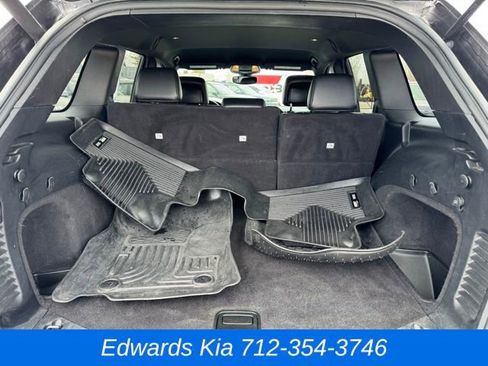 Used 2018 Jeep Grand Cherokee Altitude image 12