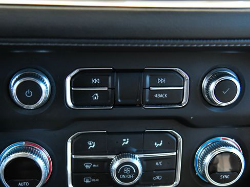 Used 2023 GMC Yukon XL SLE image 26