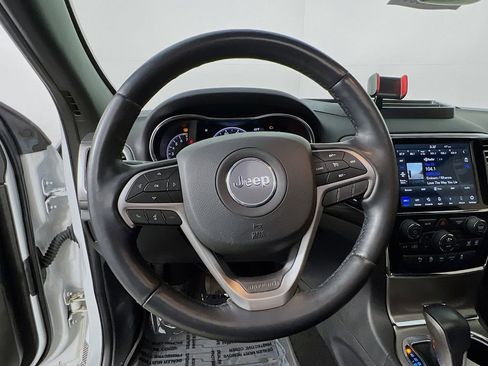 Used 2022 Jeep Grand Cherokee Laredo X image 10