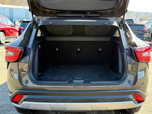 Certified 2024 Chevrolet Trax LT w/ Driver Confidence Package image 11