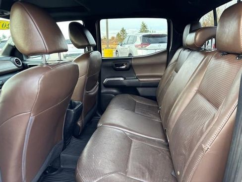 Used 2017 Toyota Tacoma Limited image 11