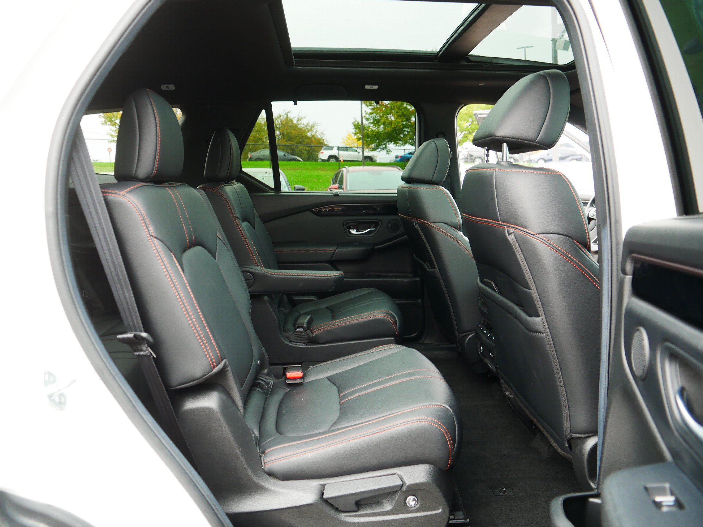 Used 2025 Honda Pilot TrailSport image 19