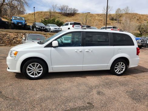 Used 2019 Dodge Grand Caravan SXT FWD image 4