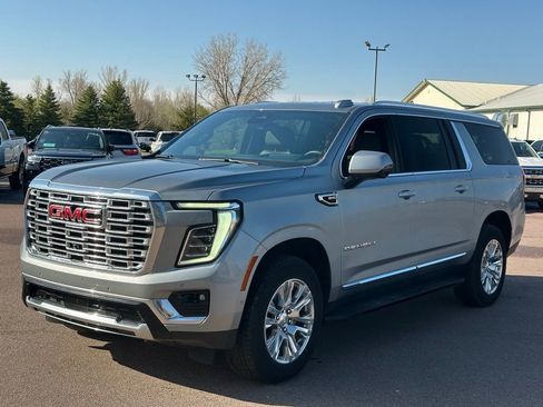 Used 2025 GMC Yukon XL Denali AWD/4WD image 4