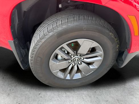 Certified 2025 Nissan Frontier SV RWD image 40