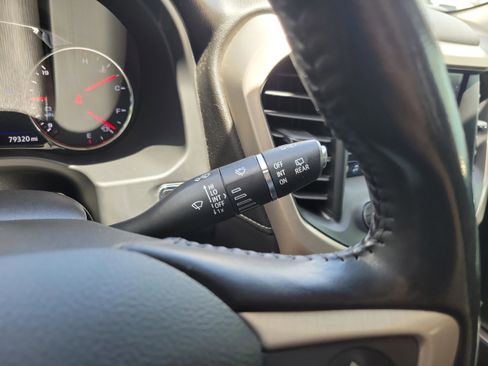 Used 2021 GMC Acadia Denali w/ Denali Technology Package FWD image 23