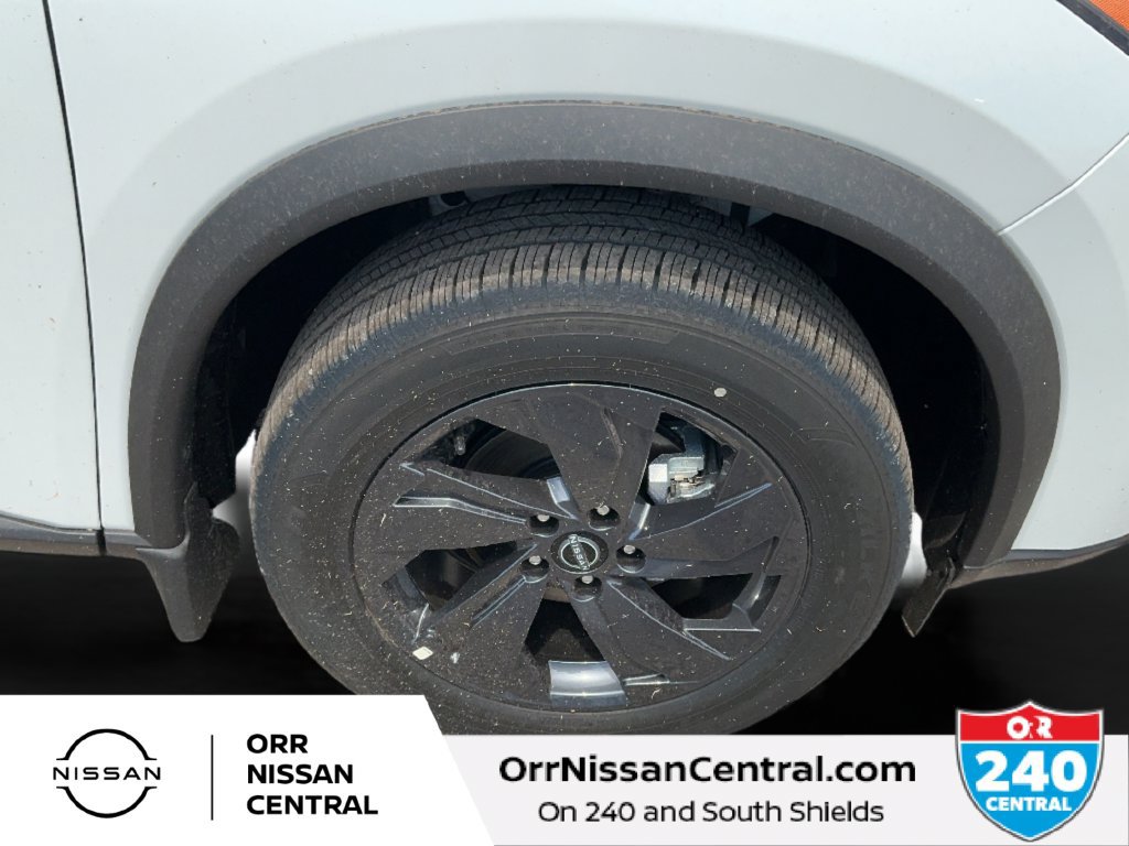 New 2026 Nissan Rogue SV FWD image 9