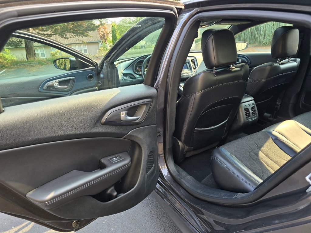 Used 2015 Chrysler 200 S w/ Comfort Group FWD image 9