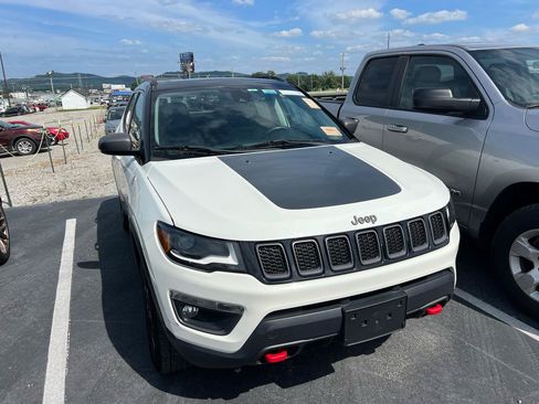 Used 2018 Jeep Compass Trailhawk w/ Leather Interior Group AWD/4WD image 1