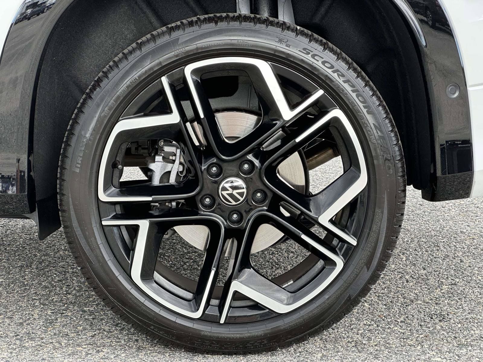 Certified 2026 Volkswagen Tiguan SEL R-Line AWD/4WD image 24