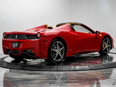 Used 2013 Ferrari 458 Spider image 17