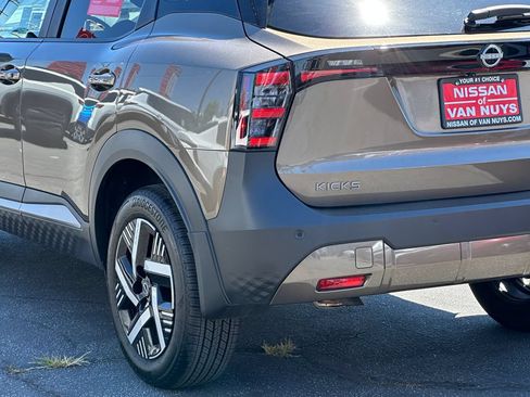 Used 2026 Nissan Kicks SV FWD image 6