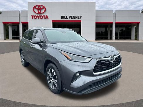 Used 2023 Toyota Highlander XLE FWD image 9