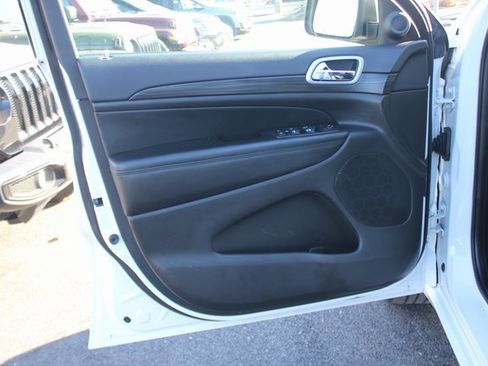 Used 2022 Jeep Grand Cherokee Laredo X image 20