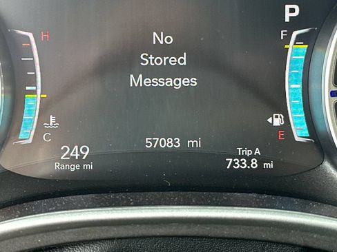 Used 2024 Chrysler Pacifica Touring-L FWD image 4