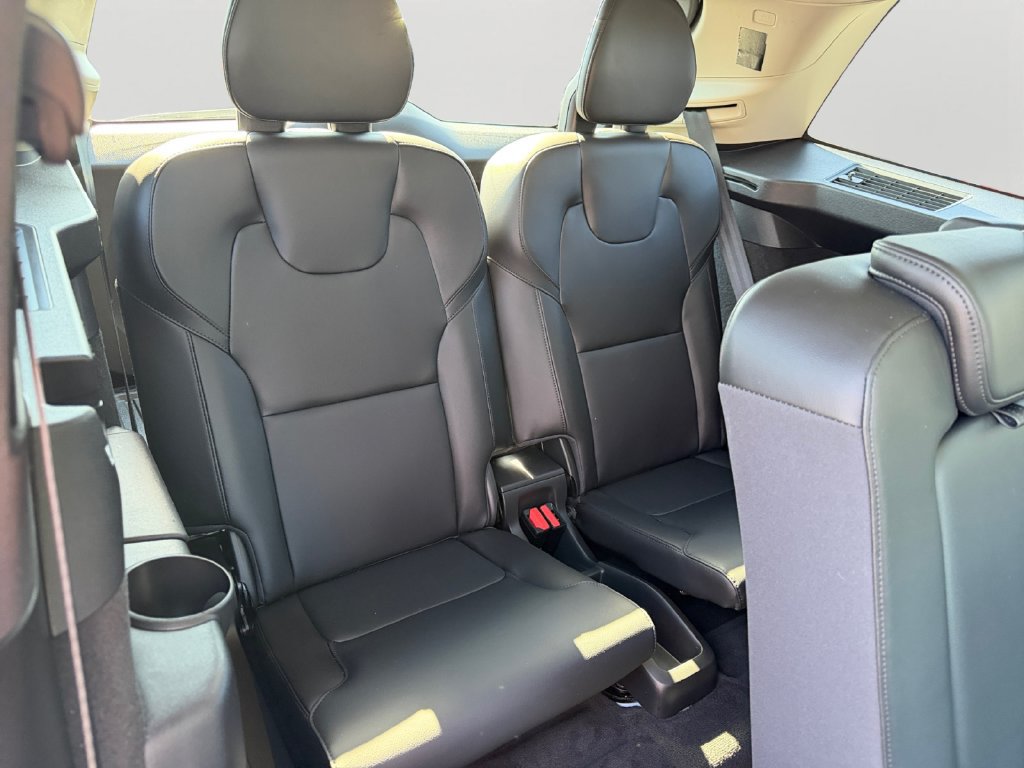 Used 2024 Volvo XC90 B5 Core w/ Climate Package AWD/4WD image 10
