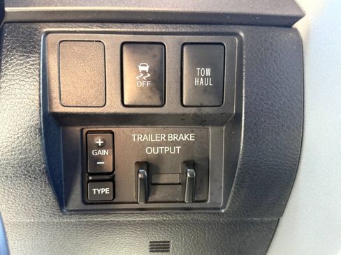 Used 2017 Toyota Tundra SR5 AWD/4WD image 31