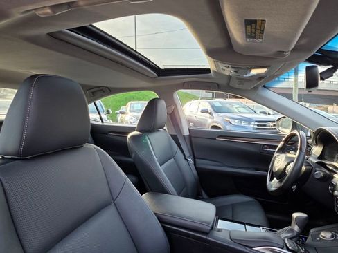 Used 2016 Lexus ES 350 w/ Navigation System Package FWD image 29