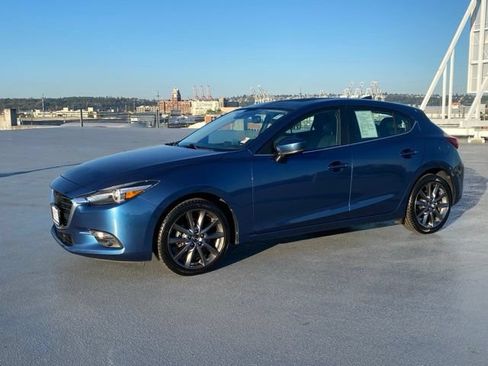Used 2018 MAZDA MAZDA3 Grand Touring w/ Premium Equipment Package FWD image 4