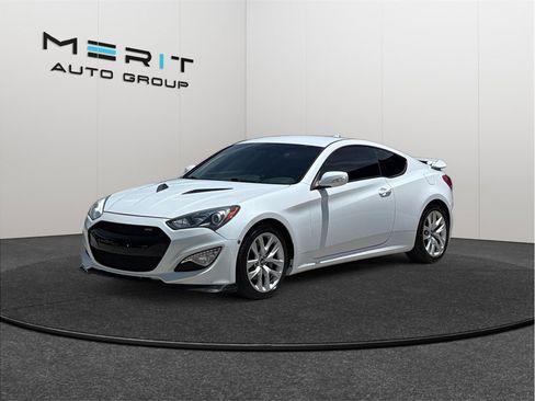 Used 2016 Hyundai Genesis 3.8 RWD image 4