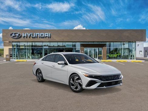 New 2026 Hyundai Elantra Limited FWD image 2