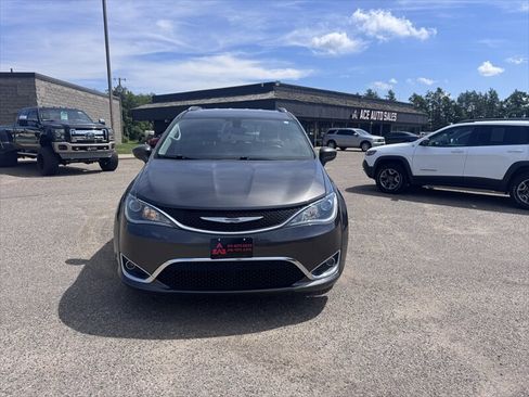 Used 2018 Chrysler Pacifica Touring-L FWD image 7