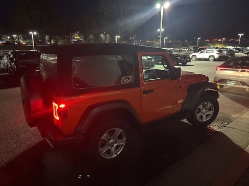 Used 2018 Jeep Wrangler Sport image 2