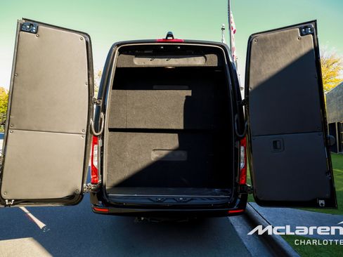 Used 2020 Mercedes-Benz Sprinter 3500 w/ Windows All Around Package image 16