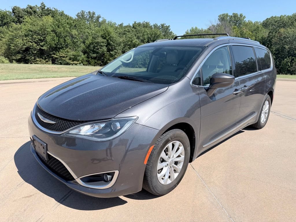 Used 2018 Chrysler Pacifica Touring-L Plus FWD image 1