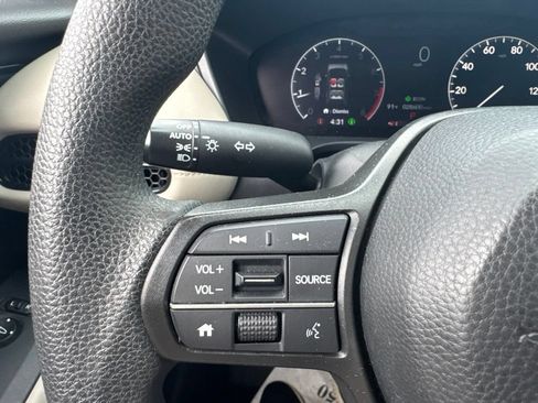 Used 2025 Honda HR-V LX image 13