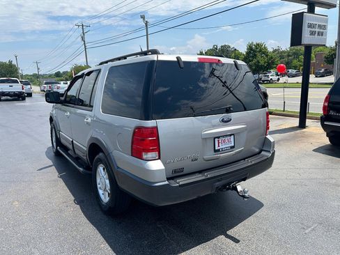 Used 2006 Ford Expedition XLT AWD/4WD image 2