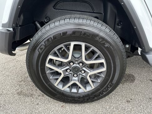 Used 2025 Jeep Wrangler Sahara image 18